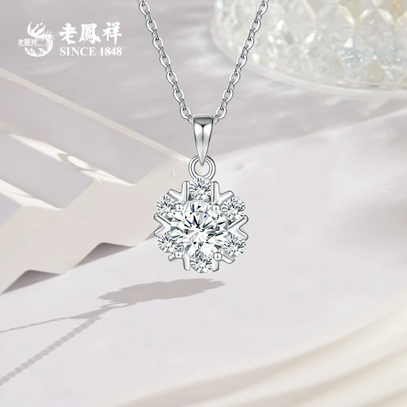 老鳯祥 吊坠925银 s925六围一锆石纯银项链时尚简单轻奢风*吉美