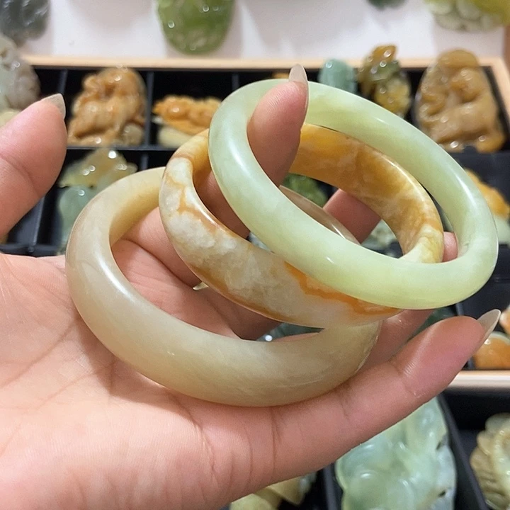 嵩***花未镶嵌蛇纹石玉手镯