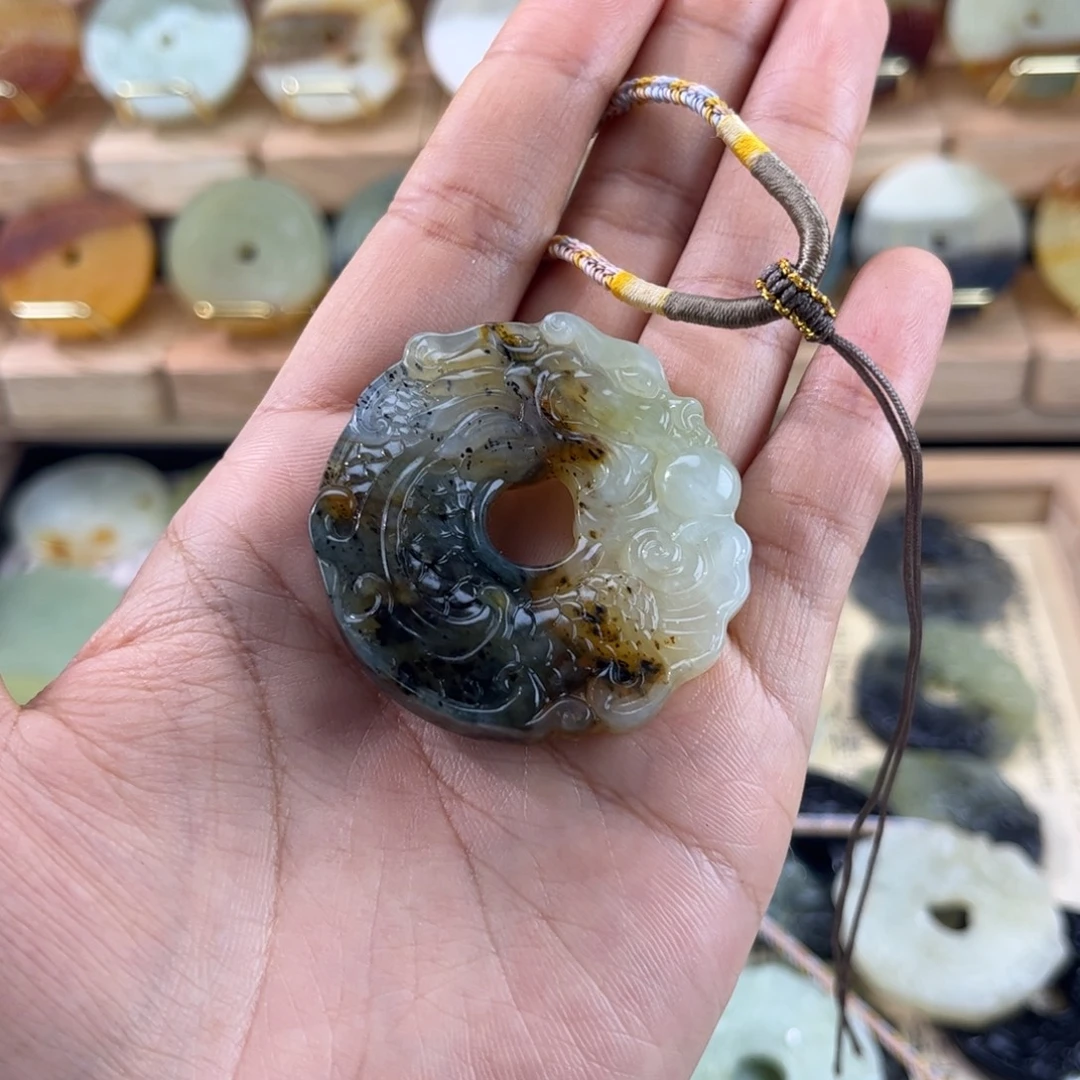 别****蛇纹石玉未镶嵌颈饰