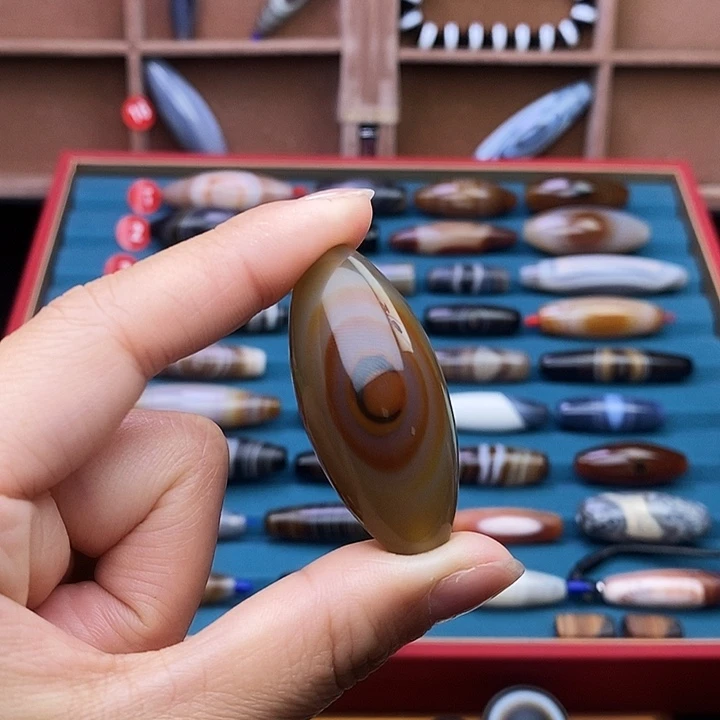 彬***礼玛瑙/玉髓未镶嵌颈饰