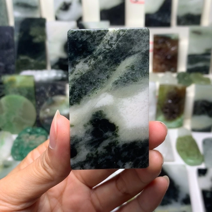 独山玉未镶嵌颈饰