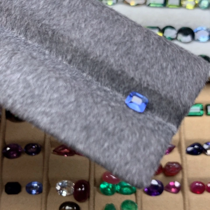 蓝宝石裸石未镶嵌