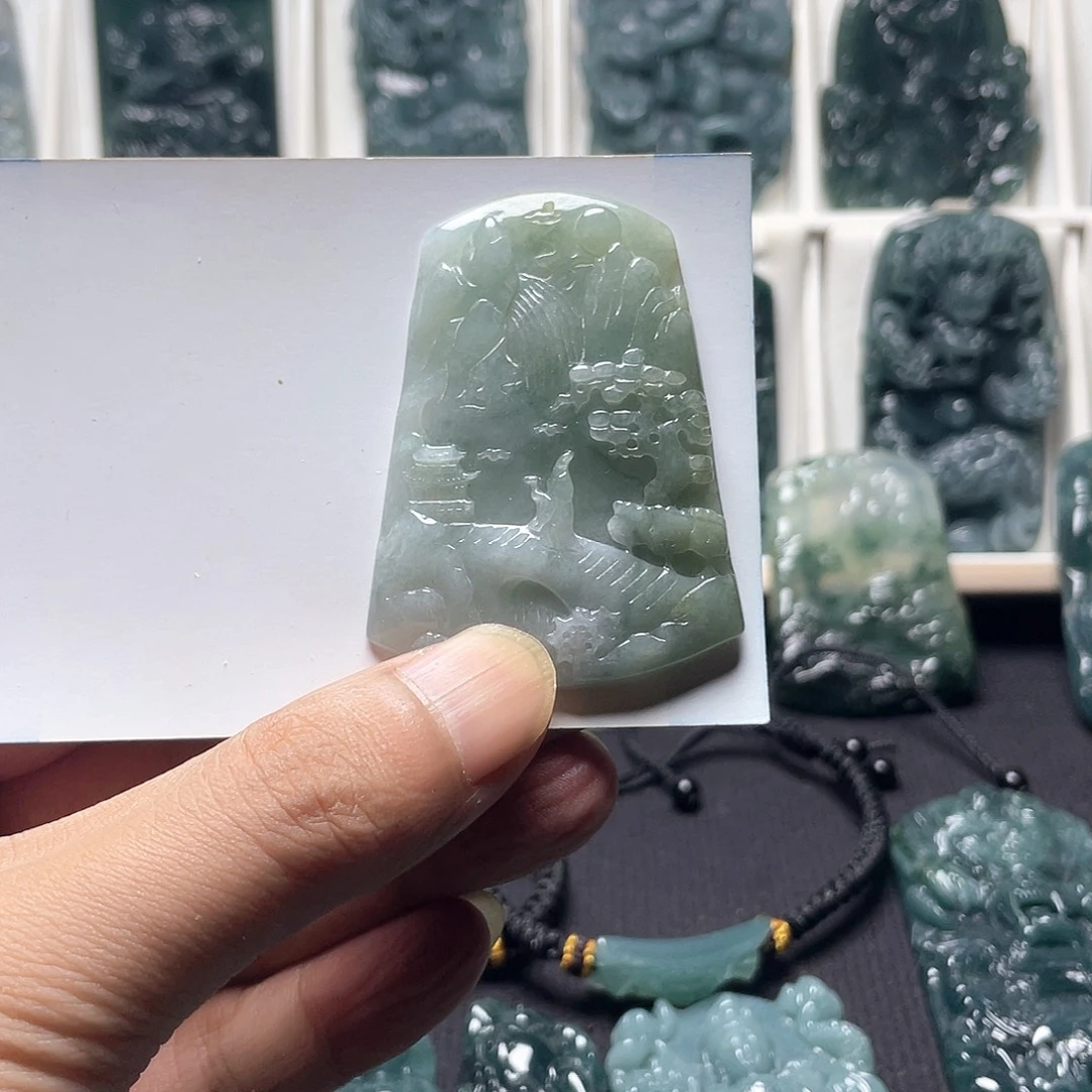 翡翠未镶嵌颈饰山水