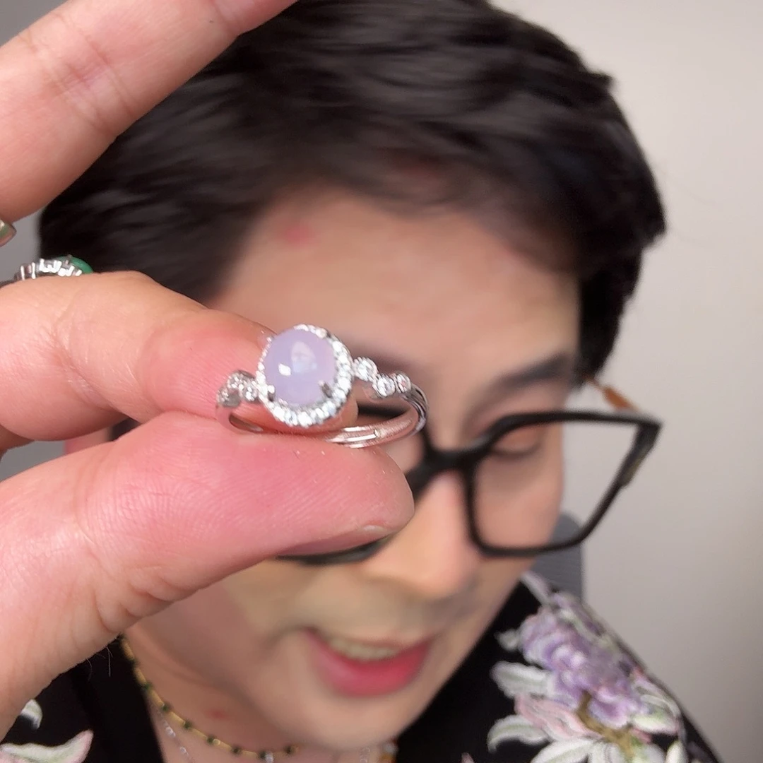 翡翠未镶嵌颈饰一件