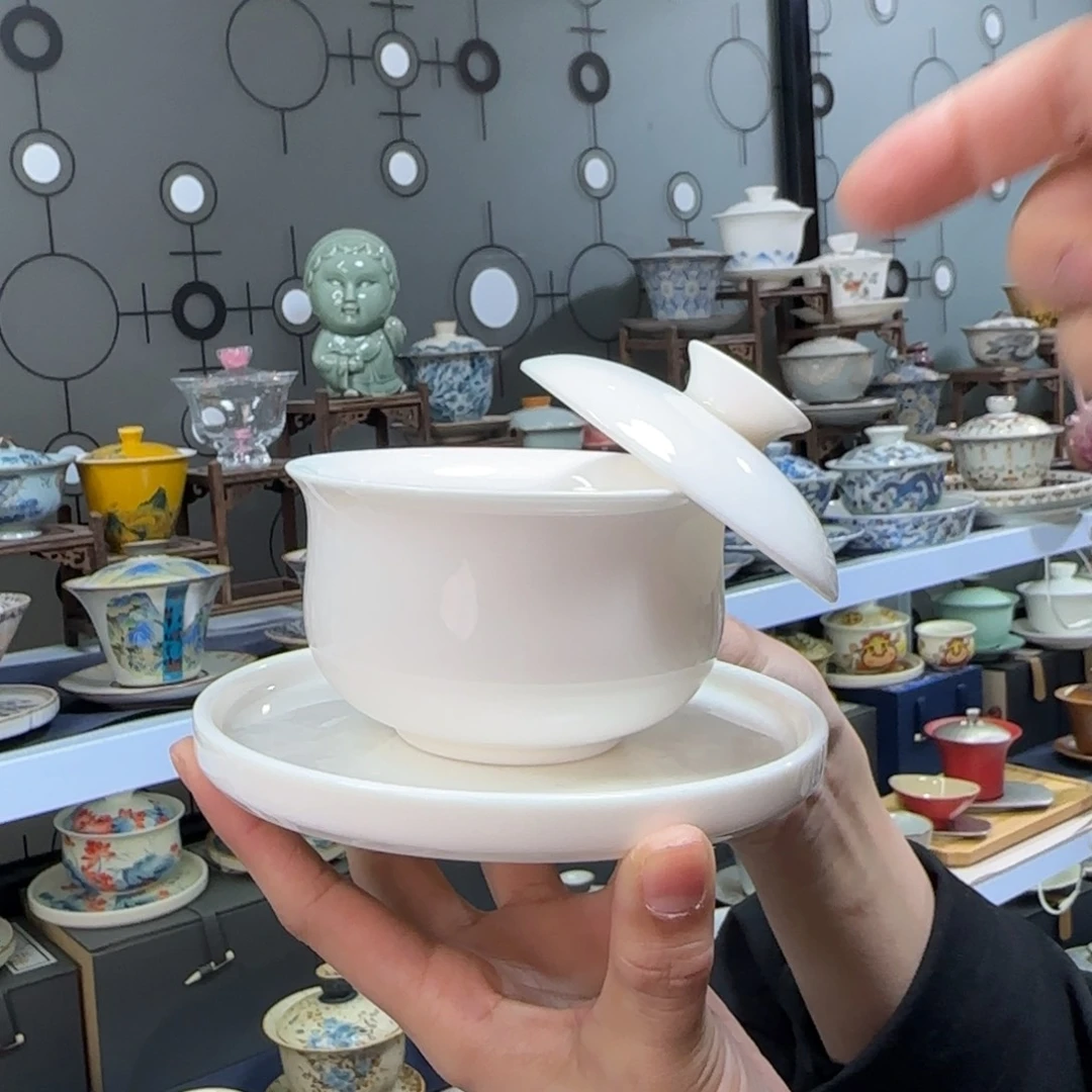 高温下的高温天气使人心情愉悦