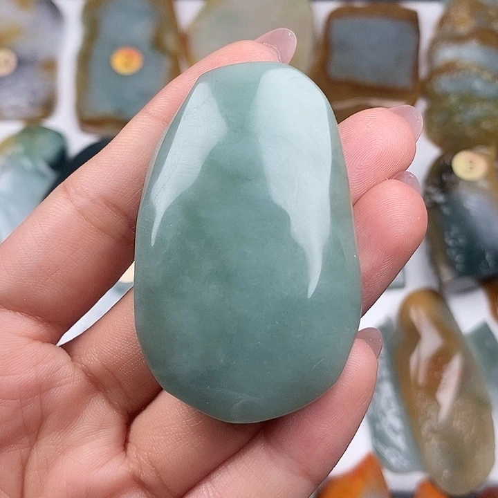 颈饰未镶嵌翡翠天然