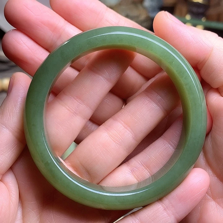 岫岩河磨玉（透闪石质玉）手镯未镶嵌