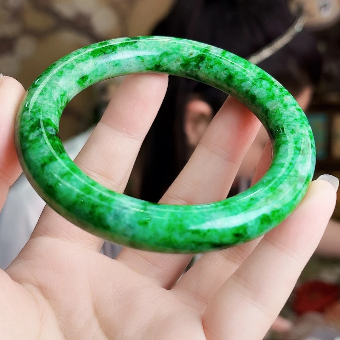 翡翠未镶嵌颈饰手镯