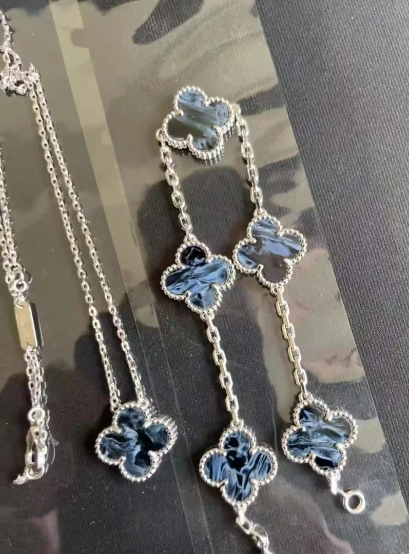 【H】时尚彼得伍花手链