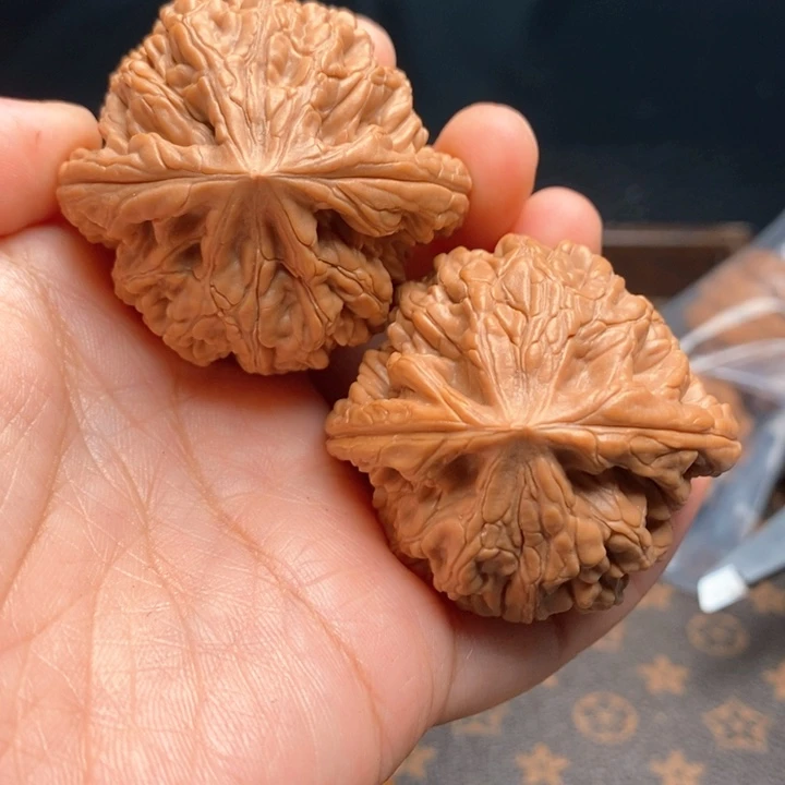 把件文玩核桃虎头王45尺