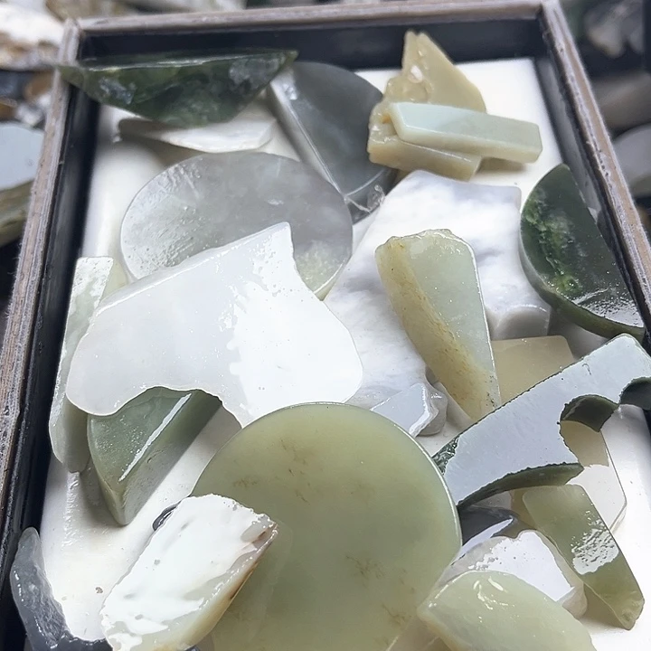 和田玉（糖玉）和田玉边角料9K金镶嵌芊**指