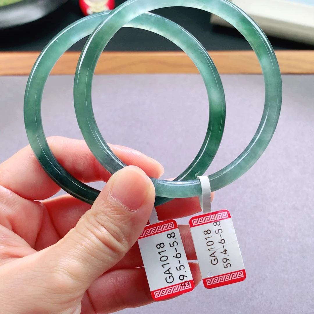 翡翠手镯未镶嵌天然翡翠手镯