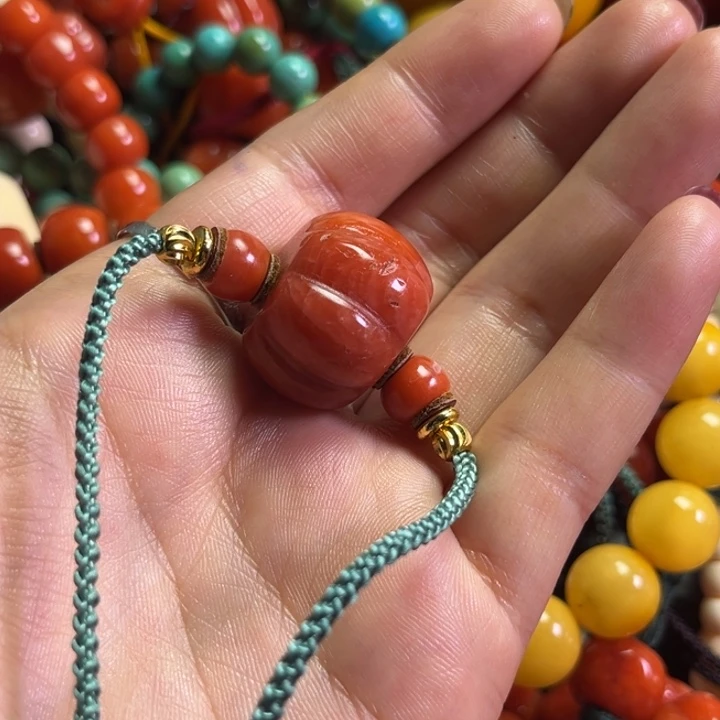 颈饰玻璃德**珠琉璃…………….