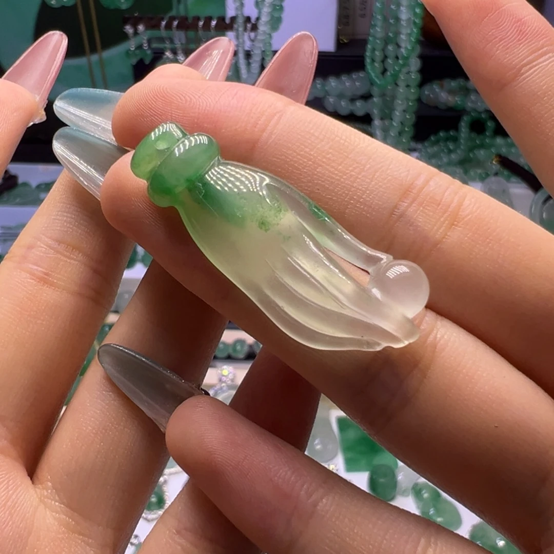 颈饰未镶嵌石英质玉（非洲翠）