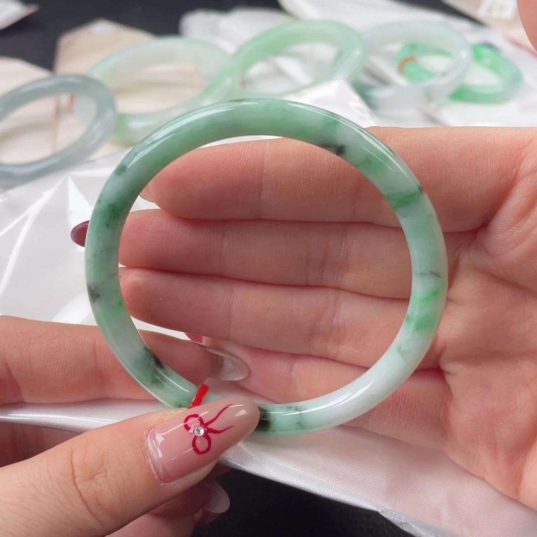 翡翠手镯未镶嵌58圆条
