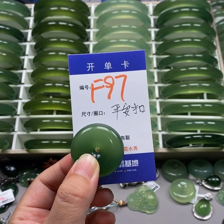 *****蛇纹石玉未镶嵌颈饰