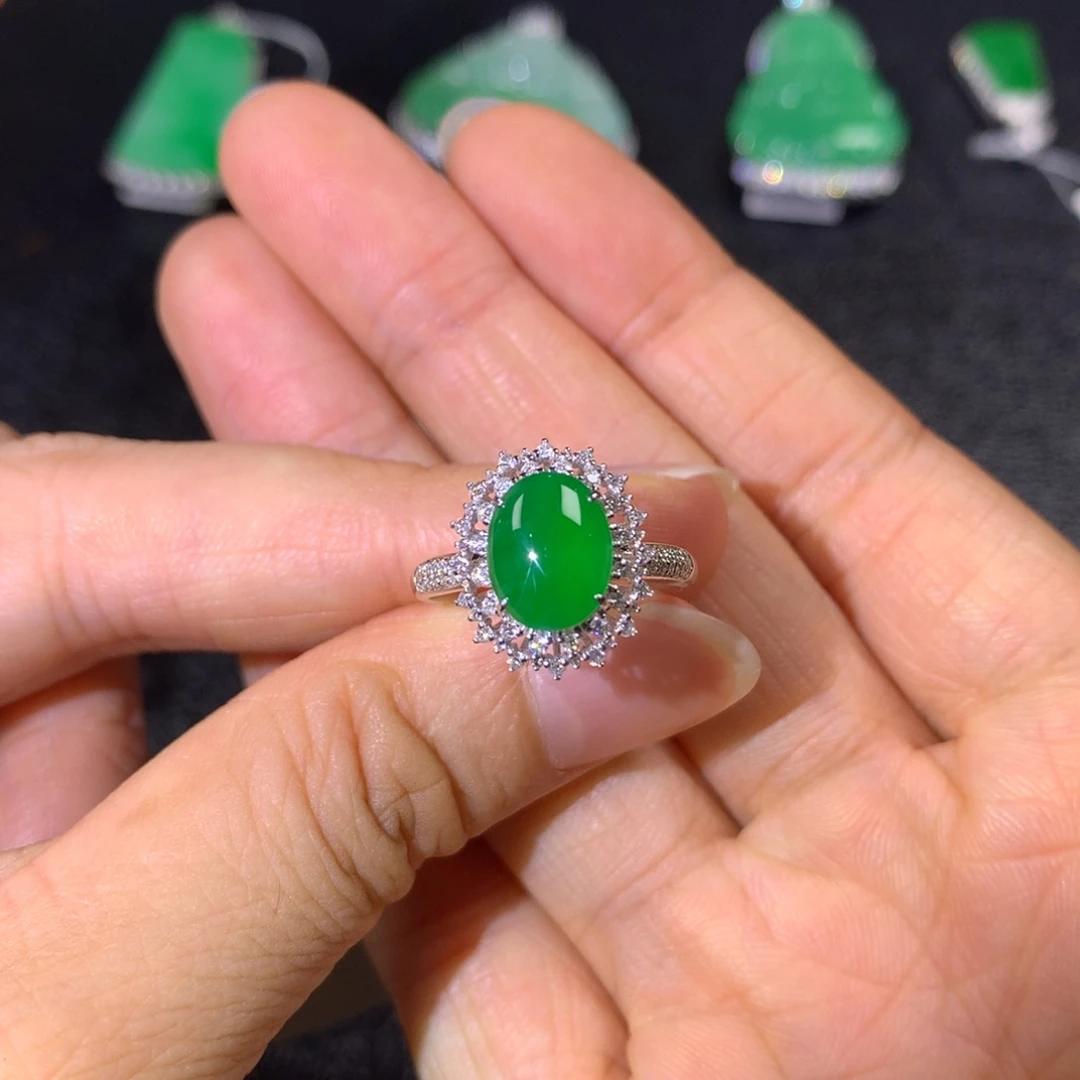 翡翠戒指18K金镶嵌翡翠