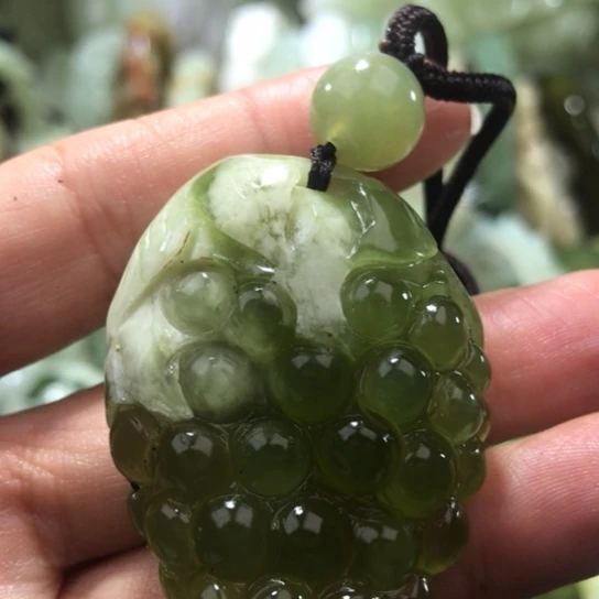 岫玉未镶嵌吊坠葡萄