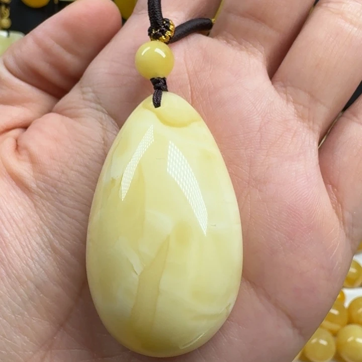 蜜蜡未镶嵌珠宝奇石