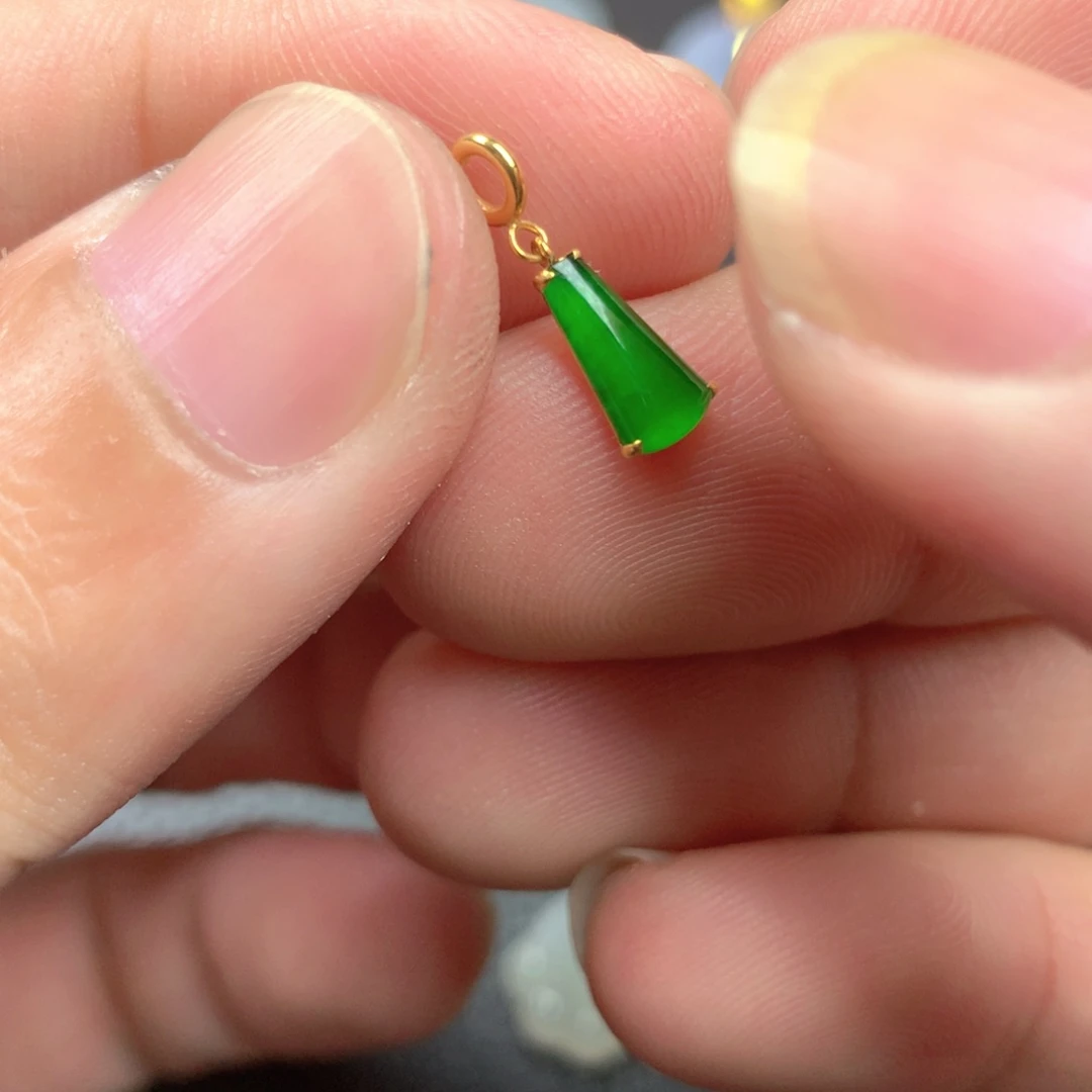 【闪购商品】颈饰18K金镶嵌翡翠翡翠