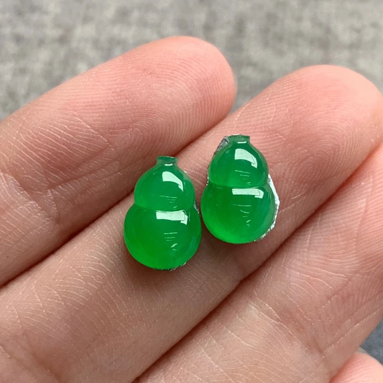 天然A货缅甸翡翠 葫芦一对 尺寸 : 10-6.8-3 / 9.7-6.6-2.8