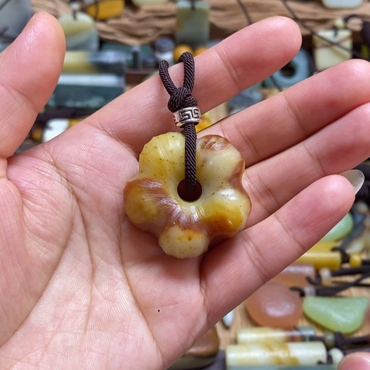 蛇纹石玉未镶嵌挂件