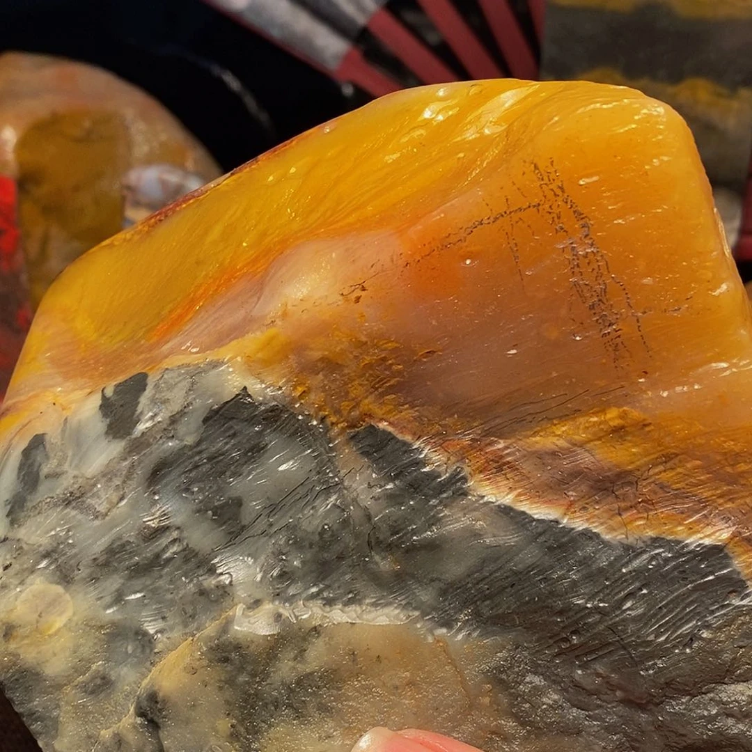 昌化石1**熊昌化金银冻俏色原石