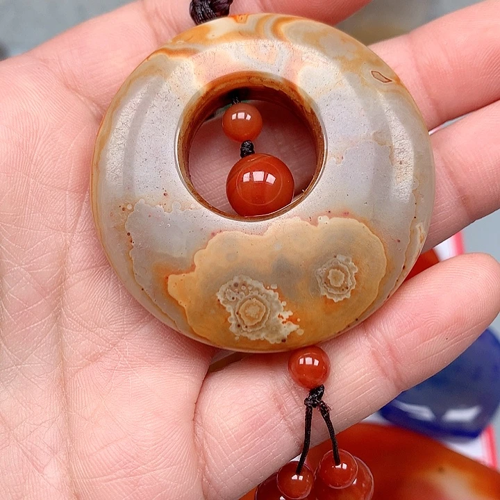 王***…玛瑙/玉髓未镶嵌颈饰