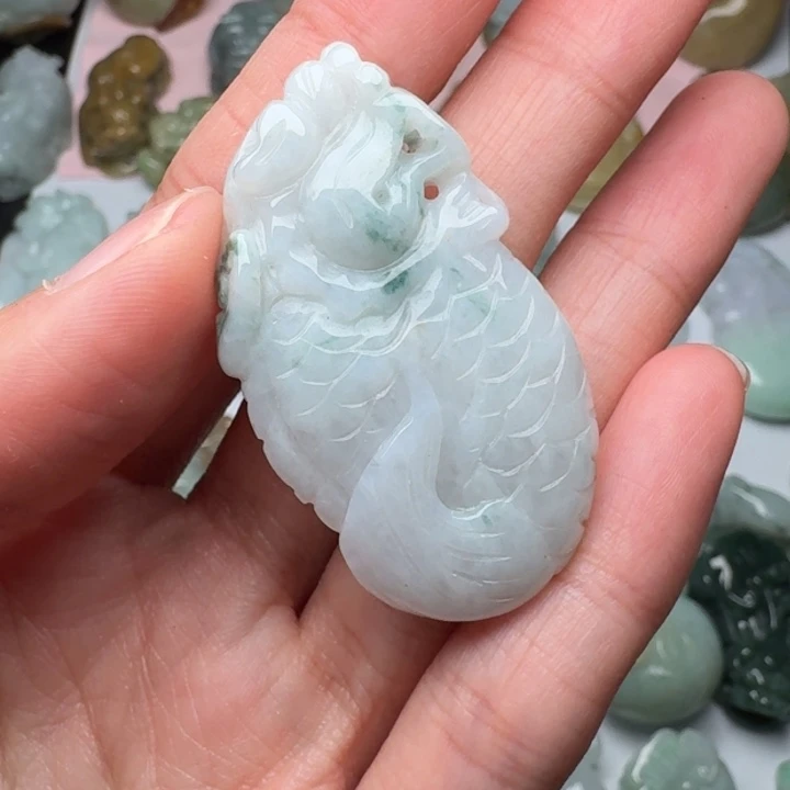 翡翠未镶嵌颈饰龙鱼
