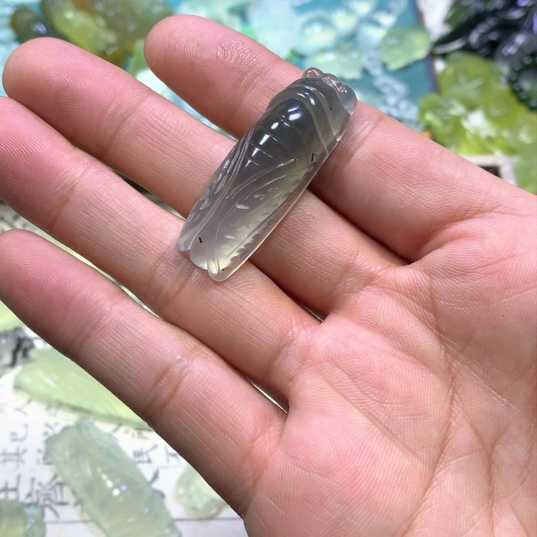 岫玉颈饰未镶嵌蝉