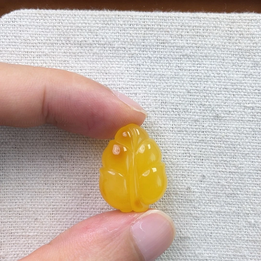 裸石琥珀未镶嵌叶子