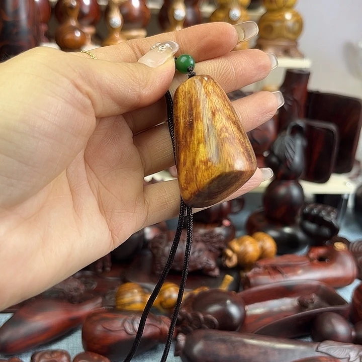 木勇****7黄花梨随形吊坠