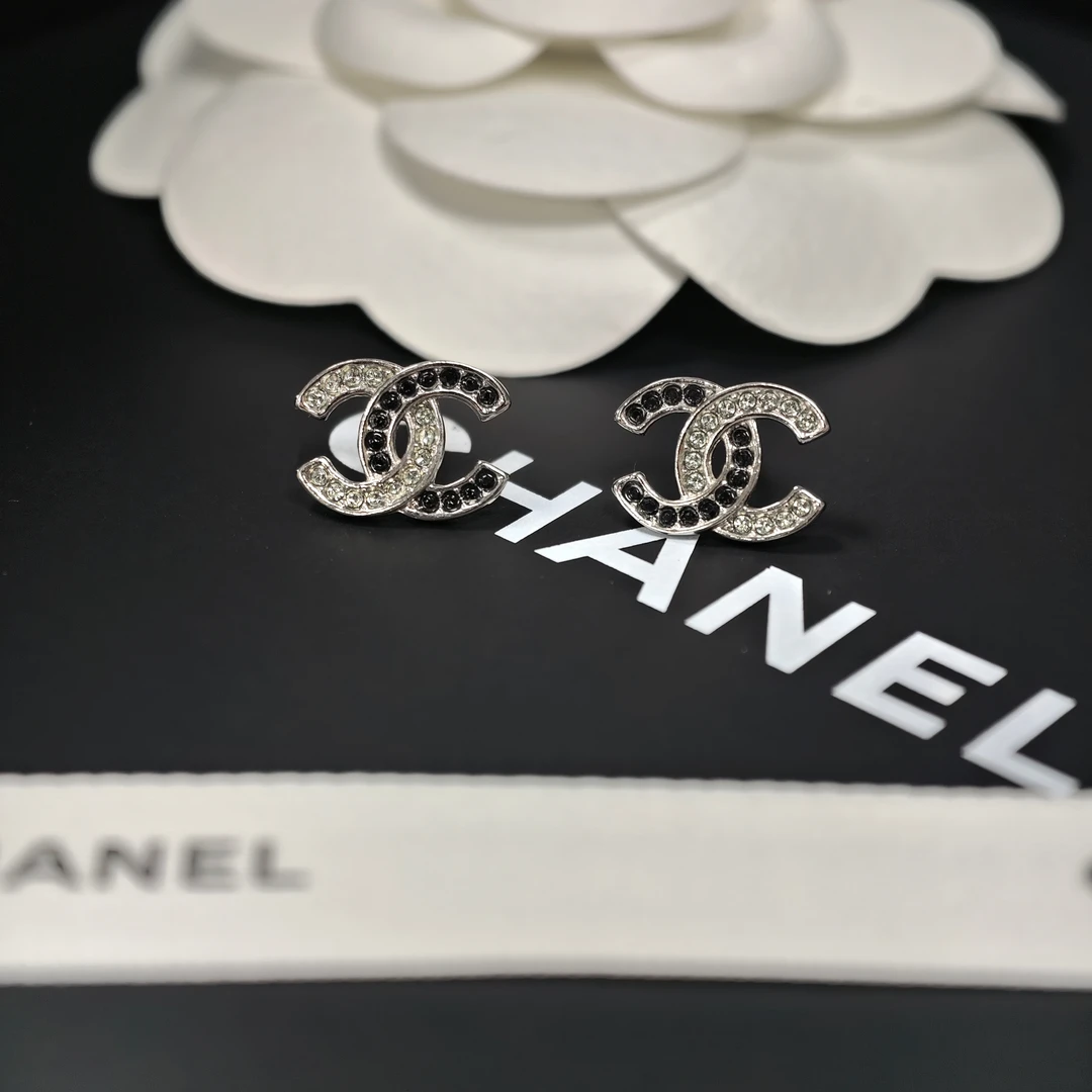 全新未使用 Chanel/香奈儿 耳钉字母经典带钻时尚经典双C