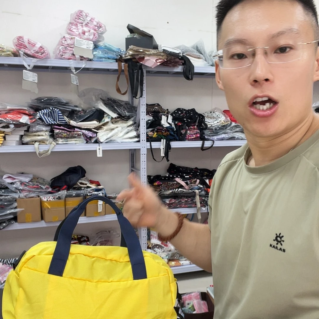 PU化妆包等各种产品和