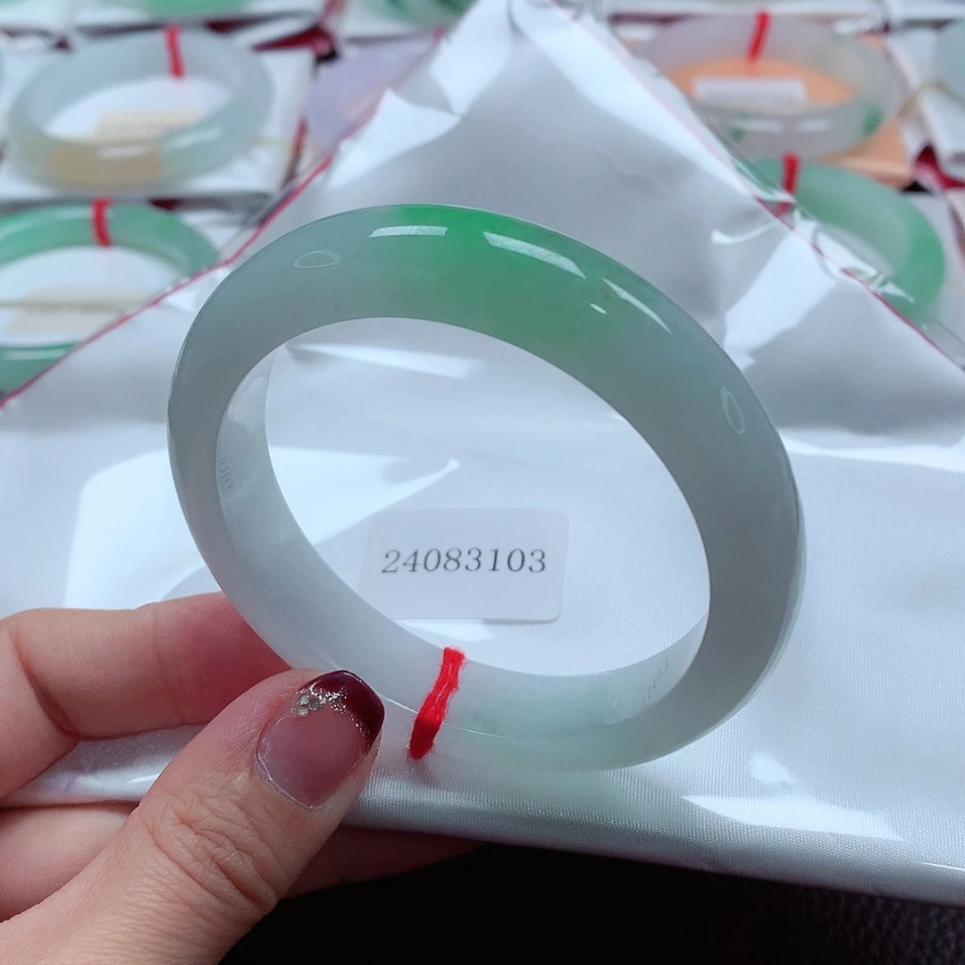 翡翠手镯未镶嵌天然A货翡翠