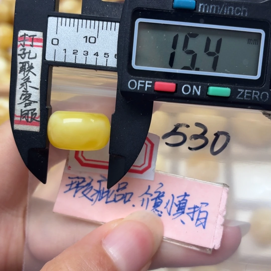 徐****未镶嵌蜜蜡裸石蜜蜡