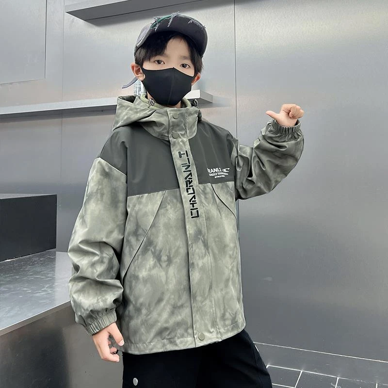 巴拉扣扣男童外套秋装2025新款三合一可拆卸摇粒绒中大儿童冲锋衣