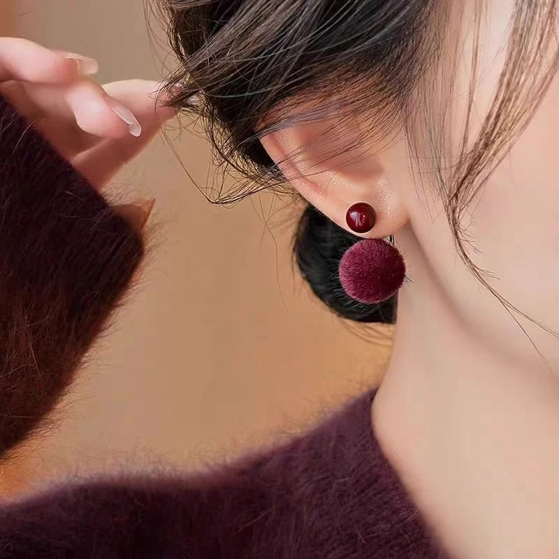 铜合金耳饰 925银针「小绒球」酒红色植绒款，时尚高级感十足J-160