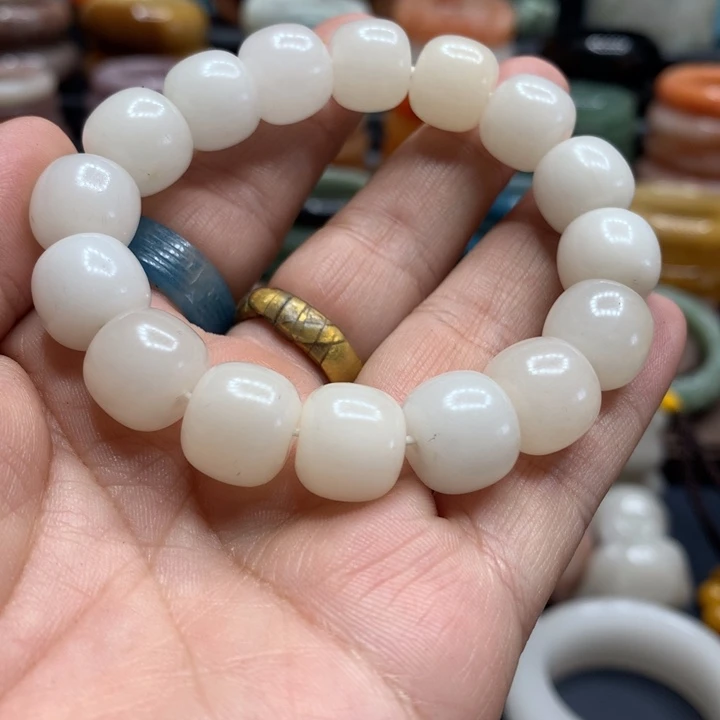 石英岩玉合金颈饰