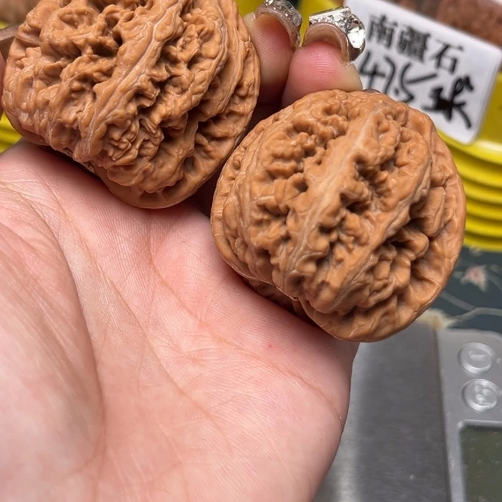 Y***.吊坠桃核45-31113-02