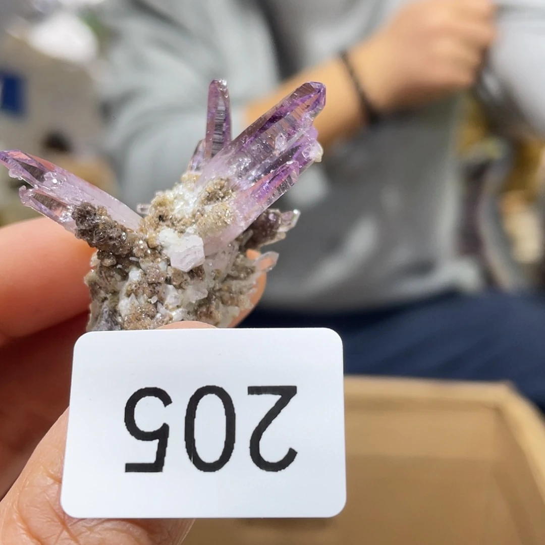 水晶摆件……未镶嵌