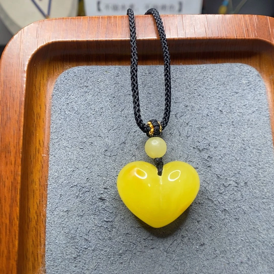 蒲***英蜜蜡未镶嵌颈饰郎