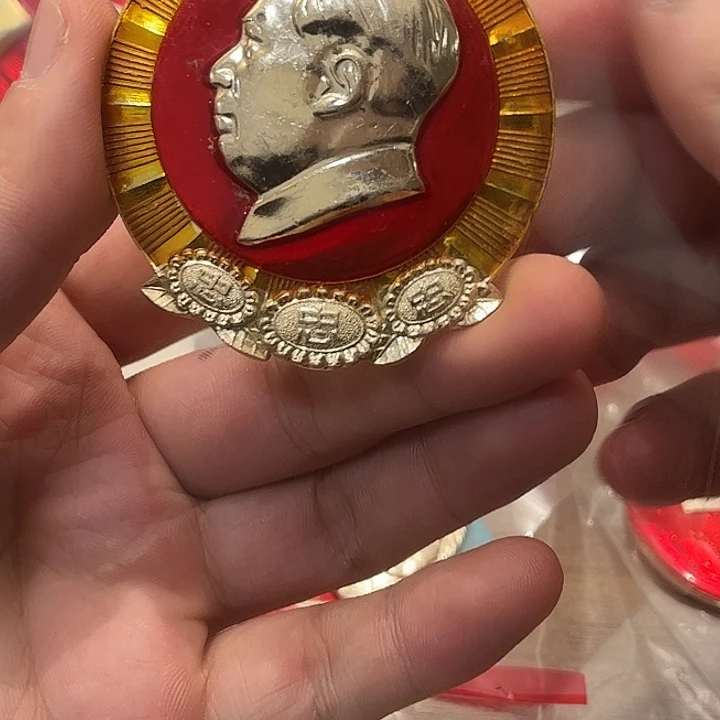 清****像章一一一一一一一高贵轻