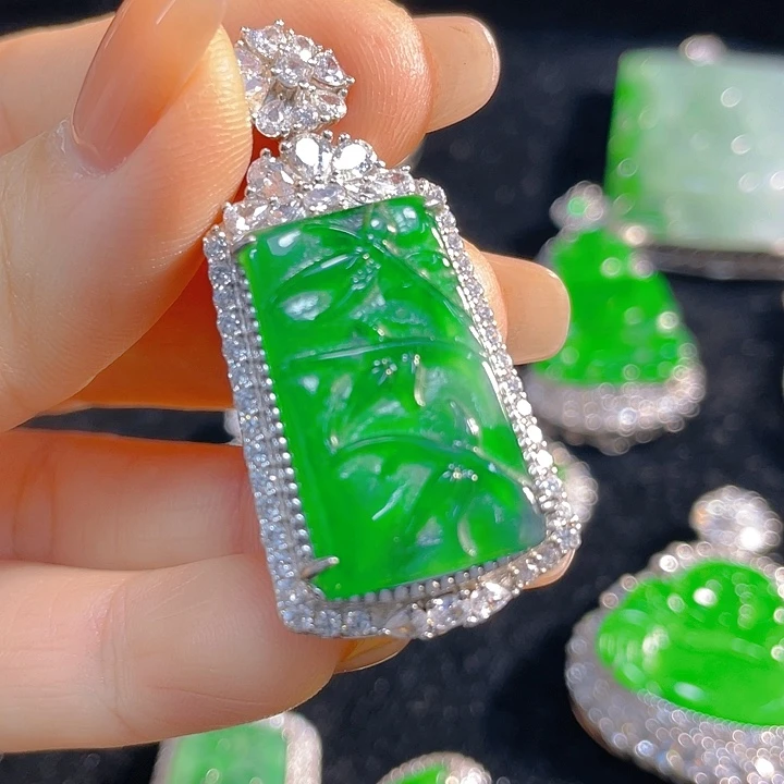 翡翠银S925镶嵌颈饰翡翠