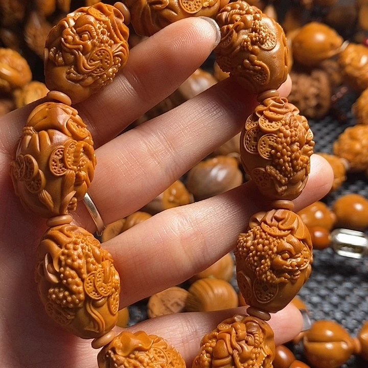 吊坠橄榄核钱袋金蟾