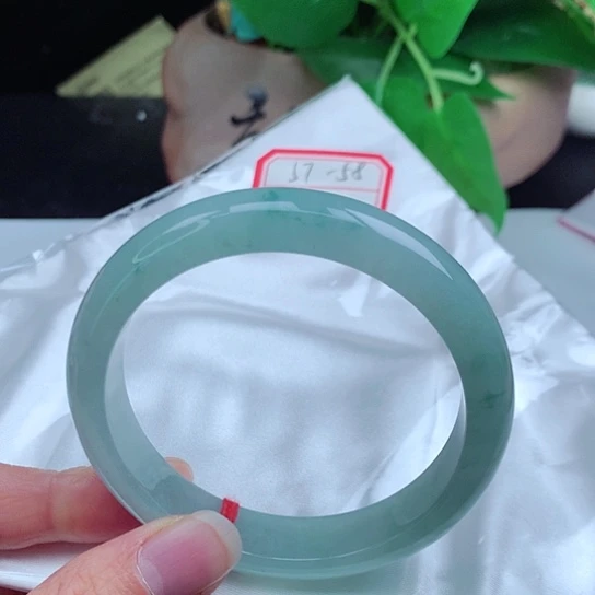 翡翠手镯未镶嵌     正圈57-58 冰飘蓝花