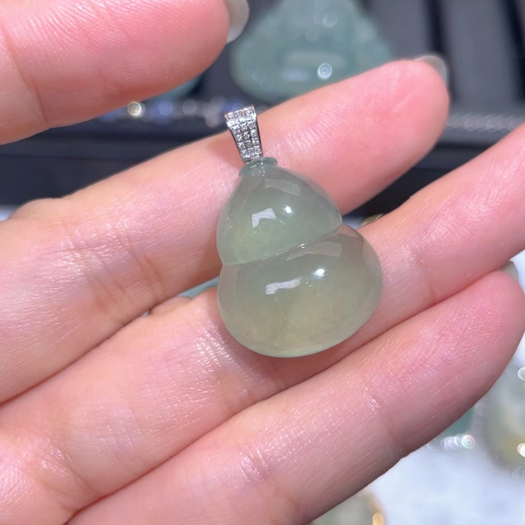 颈饰18K金镶嵌翡翠翡翠