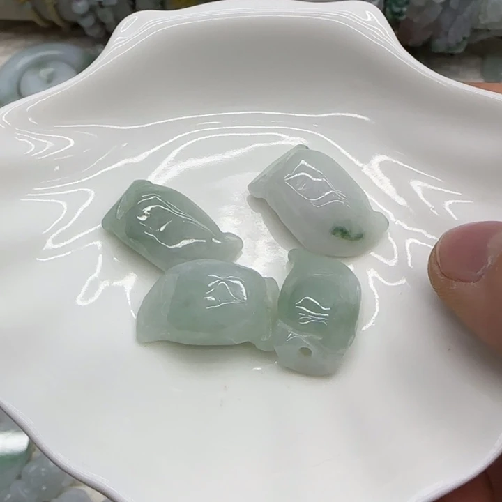 翡翠未镶嵌手链桃子四个