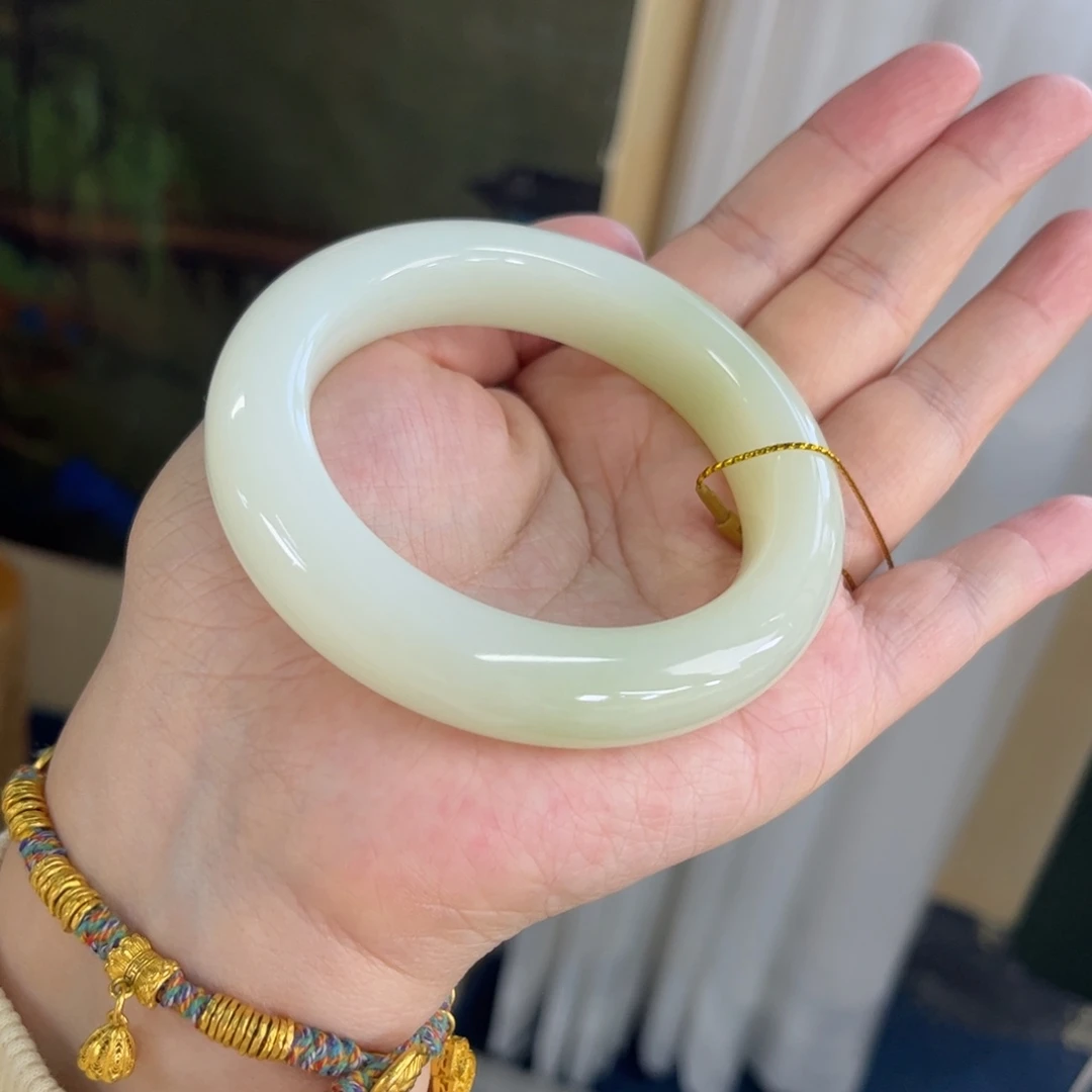 和田玉未镶嵌手镯