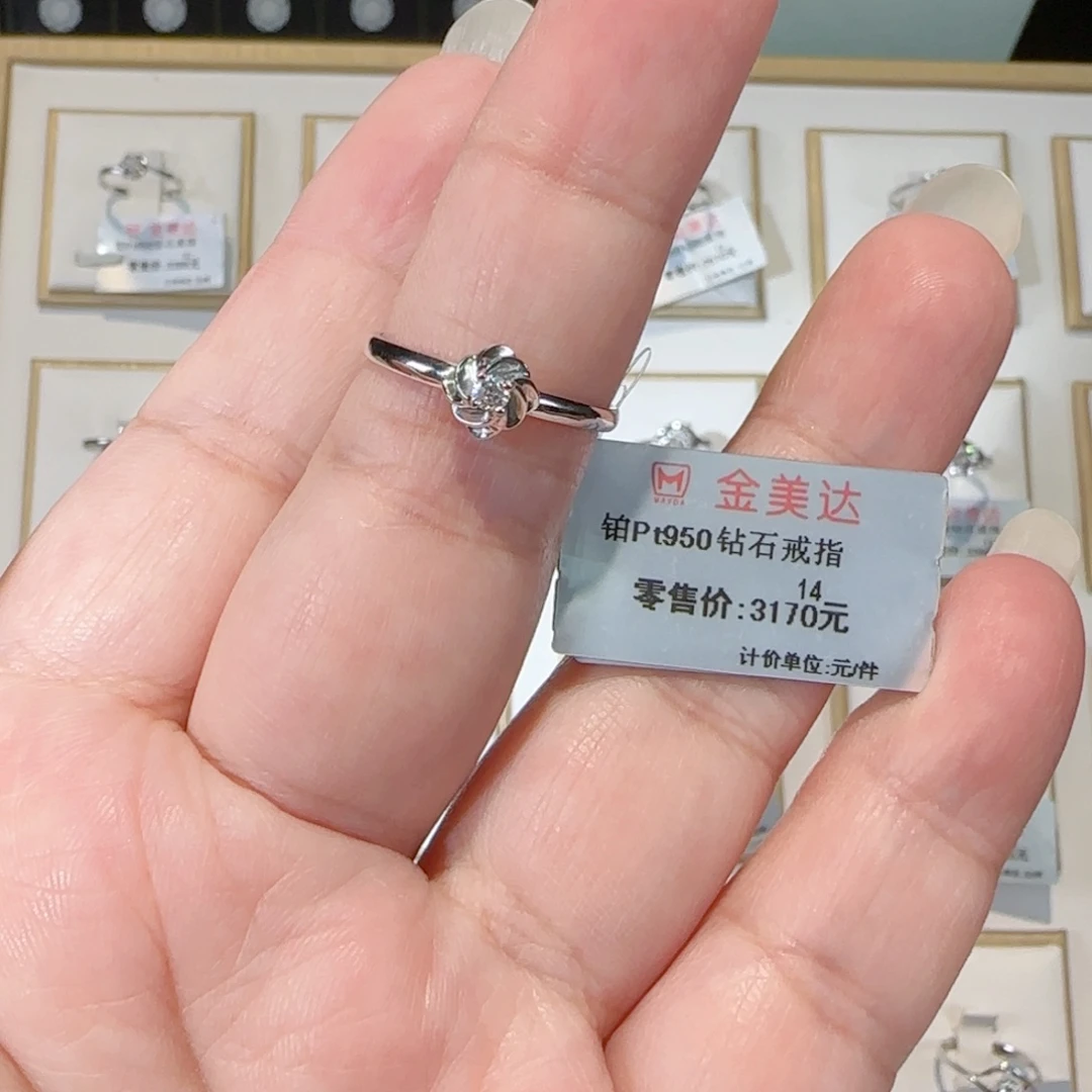 18K金镶嵌戒指/指环钻石
